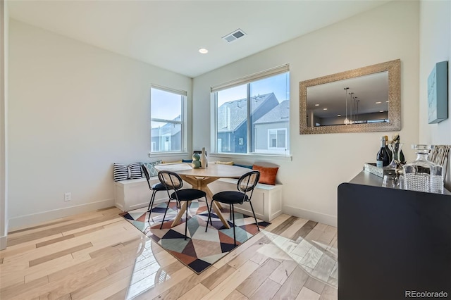 dining space with recessed lighting, visible vents, baseboards, light wood-type flooring, and breakfast area