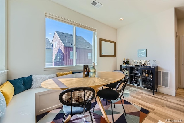 dining space with breakfast area, recessed lighting, visible vents, and light wood-style floors