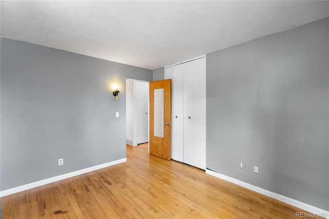 unfurnished room with light hardwood / wood-style flooring