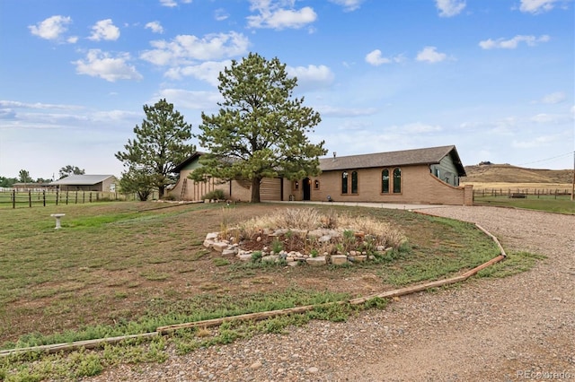 view of front facade featuring a front lawn