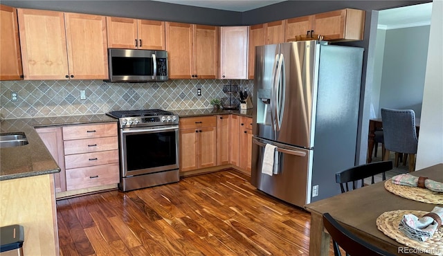 16662 W 61st Pl, Arvada, CO 80403 - kitchen featuring stainless steel appliances, light brown cabinets, dark wood-style flooring, tasteful backsplash, and crown molding