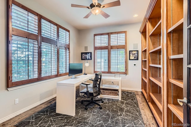 office space featuring plenty of natural light, ceiling fan, baseboards, and recessed lighting