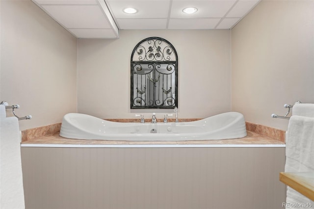 bathroom featuring a drop ceiling and recessed lighting