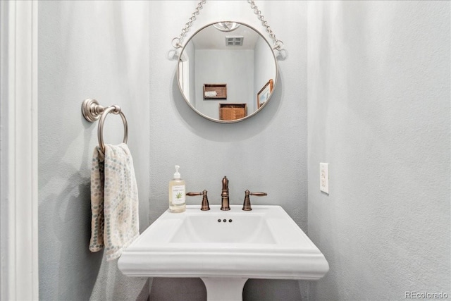 3765 E Easter Dr, Centennial, CO 80122 - bathroom featuring a sink and a textured wall