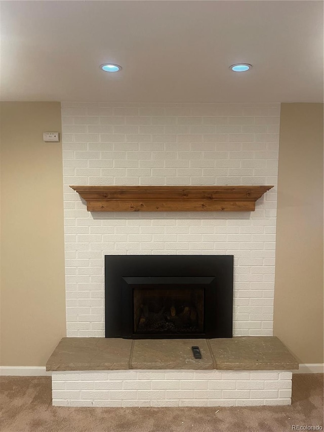 room details featuring a fireplace, carpet, baseboards, and recessed lighting
