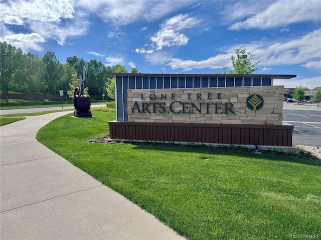 community sign featuring a yard