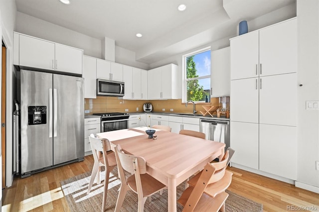 2004 Foxtail Ln Unit B, Lafayette, CO 80026 - kitchen with appliances with stainless steel finishes, a sink, light wood-style floors, recessed lighting, and tasteful backsplash