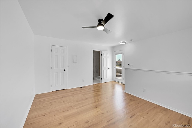 unfurnished room featuring light wood-type flooring, baseboards, and a ceiling fan
