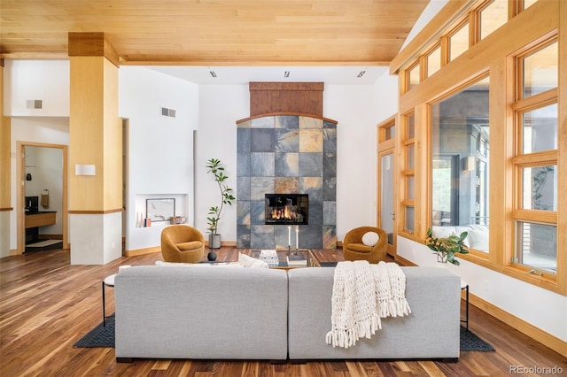 living room featuring wooden ceiling, visible vents, and baseboards