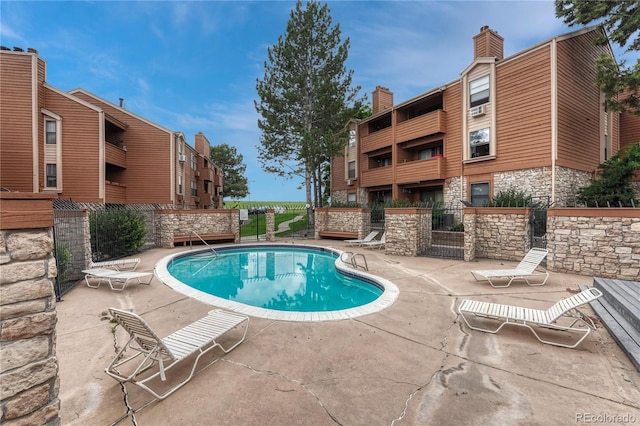 4283 S Salida Way Unit 8, Aurora, CO 80013 - community pool with a patio area