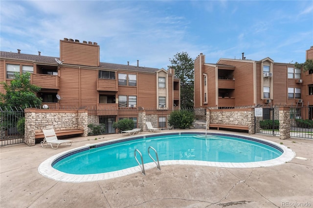 4283 S Salida Way Unit 8, Aurora, CO 80013 - view of community pool