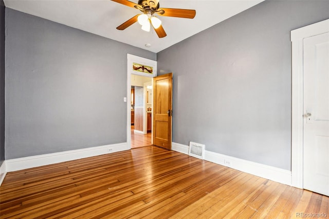 unfurnished room with light wood-style flooring, visible vents, baseboards, and ceiling fan