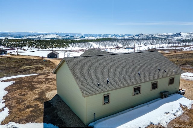 snowy aerial view featuring a mountain view