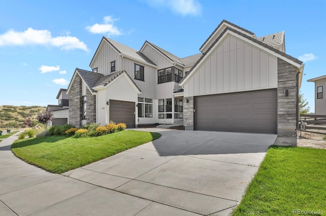 view of front of home featuring a front yard and a garage