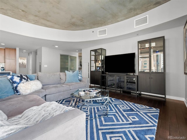 living room featuring recessed lighting, visible vents, hardwood / wood-style flooring, and baseboards