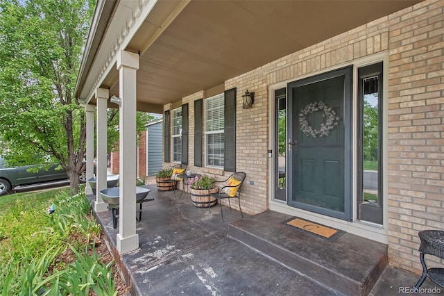 doorway to property featuring covered porch