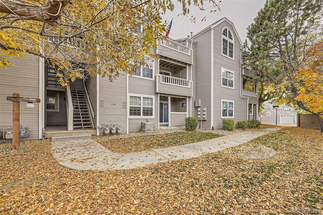 exterior space featuring a balcony