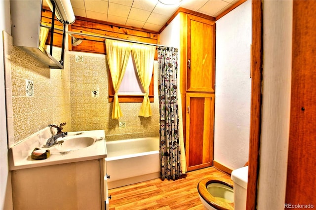 446 Chief Trl, Como, CO 80456 - bathroom with toilet, wood finished floors, vanity, and shower / tub combo with curtain