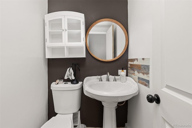 1669 Apple Valley Rd, Lyons, CO 80540 - bathroom featuring toilet