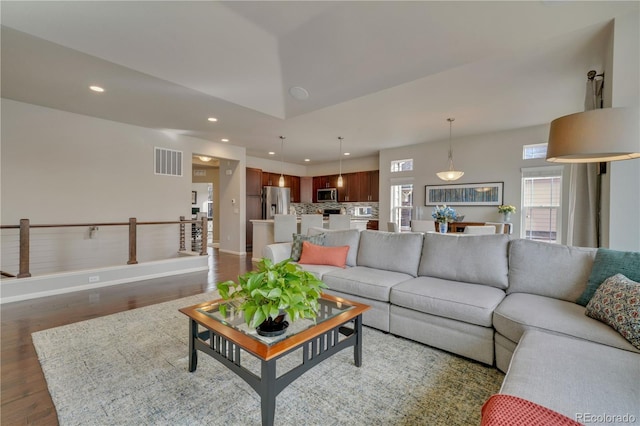 living area with baseboards, dark wood finished floors, visible vents, and recessed lighting