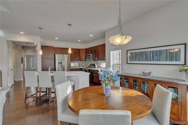 dining area with dark wood finished floors and recessed lighting