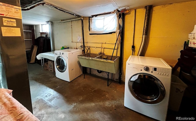 laundry area with sink and washing machine and clothes dryer