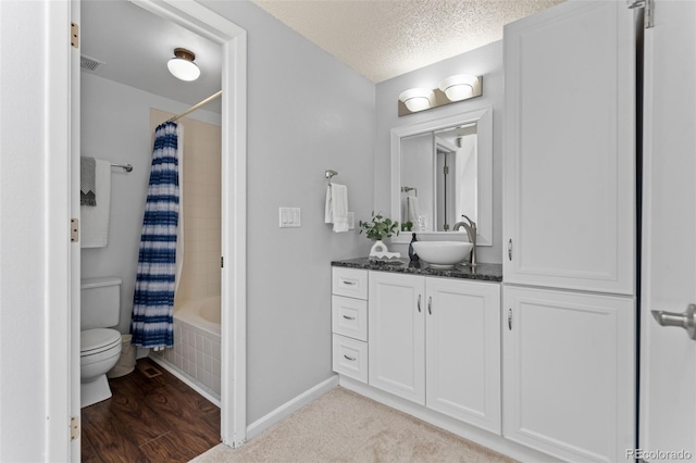 2092 S Helena St Unit C, Aurora, CO 80013 - bathroom with vanity, tiled shower / bath, a textured ceiling, and wood finished floors