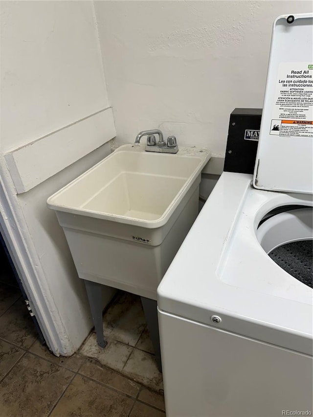 laundry area with washer / dryer and sink