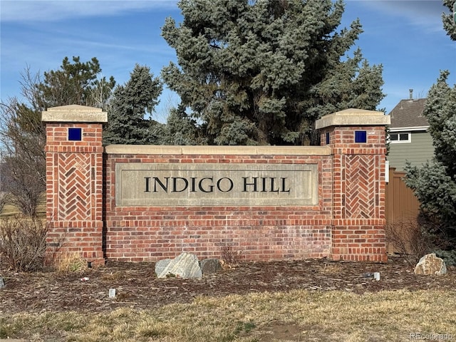 view of community / neighborhood sign