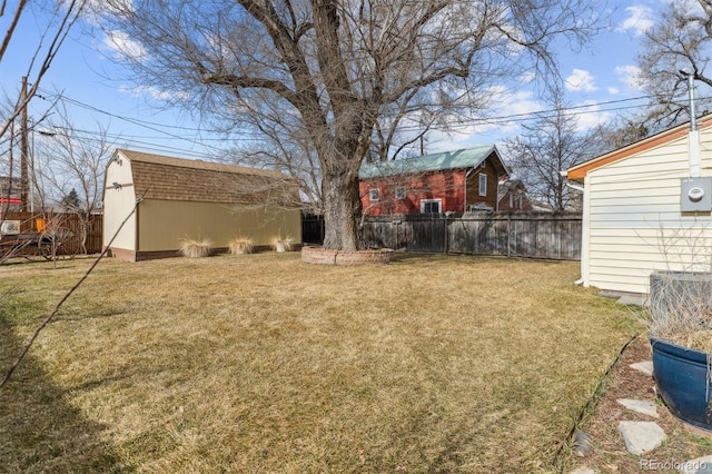 view of yard with a shed