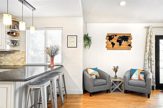 sitting room featuring recessed lighting, light wood-style flooring, and baseboards