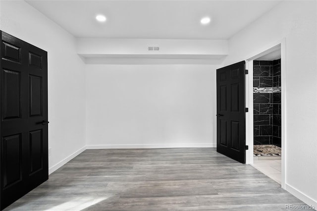 foyer entrance featuring light wood-style floors, baseboards, visible vents, and recessed lighting