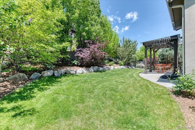 2347 S Loveland St, Lakewood, CO 80228 - view of yard featuring a patio