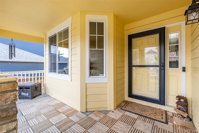 entrance to property featuring a porch