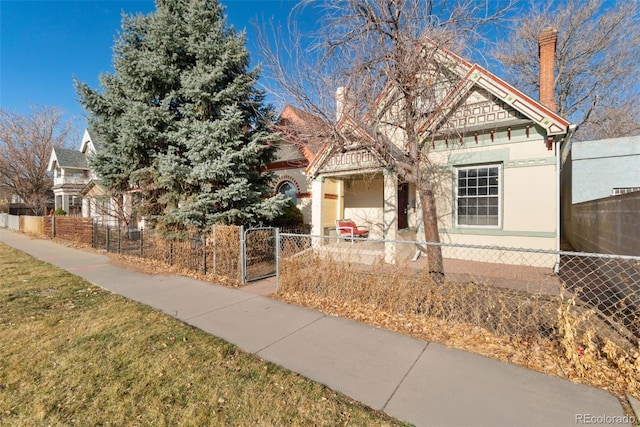 view of front facade with a fenced front yard