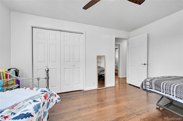 bedroom with ceiling fan, dark hardwood / wood-style floors, and a closet