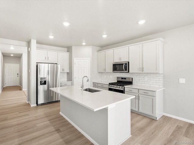 17487 E 89th Way, Commerce City, CO 80022 - kitchen featuring stainless steel appliances, a sink, light wood finished floors, backsplash, and recessed lighting
