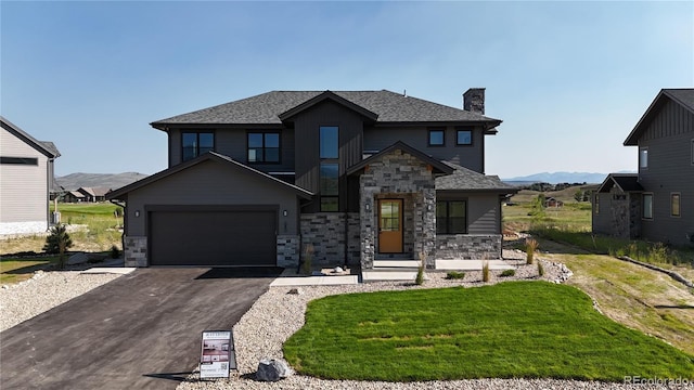 view of front of home featuring a mountain view and a front lawn