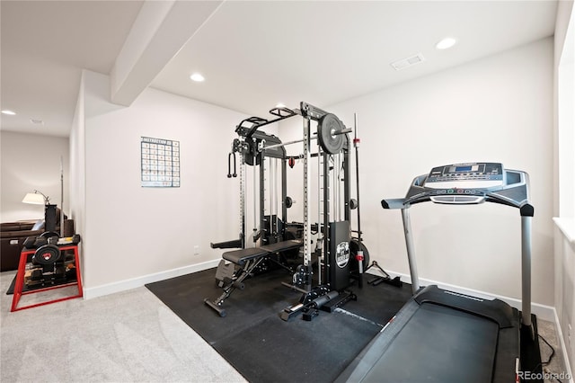 exercise room featuring carpet floors, recessed lighting, visible vents, and baseboards