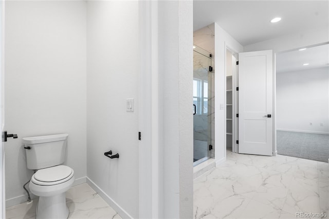 bathroom with a marble finish shower, baseboards, toilet, marble finish floor, and recessed lighting