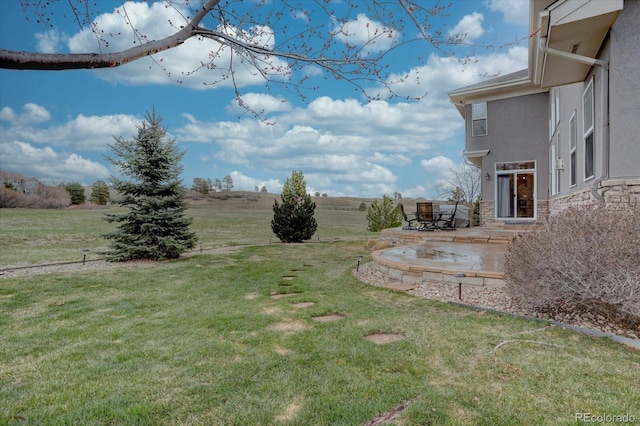 view of yard featuring a patio