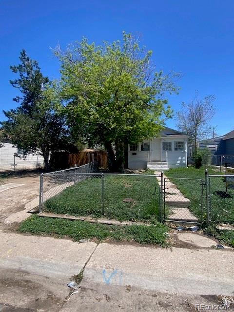 view of front of property with a fenced front yard and a gate