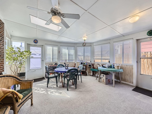 sunroom / solarium featuring a ceiling fan