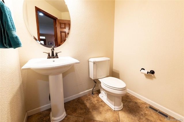 3902 Eagle Tail Ln, Castle Rock, CO 80104 - bathroom featuring toilet and baseboards