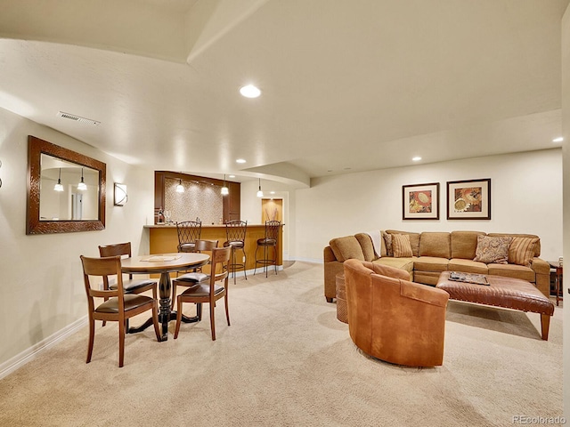 2571 Hunters Pl, Highlands Ranch, CO 80129 - living area with recessed lighting, baseboards, visible vents, indoor wet bar, and light colored carpet