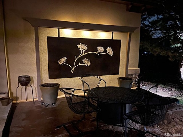2571 Hunters Pl, Highlands Ranch, CO 80129 - dining area featuring a textured wall