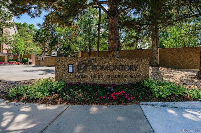 view of community / neighborhood sign