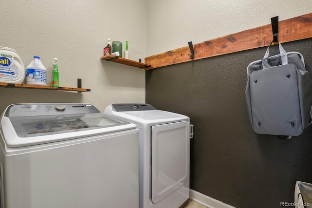 21376 E Union Pl, Aurora, CO 80015 - laundry room with independent washer and dryer