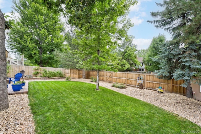 view of yard featuring a fenced backyard