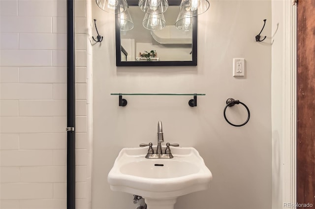 bathroom featuring sink